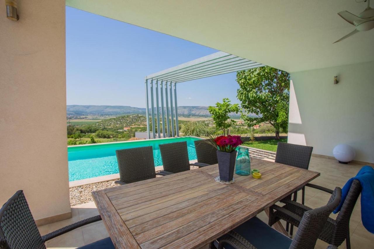 Villa Mona ,Heated Swimming Pool موستار المظهر الخارجي الصورة